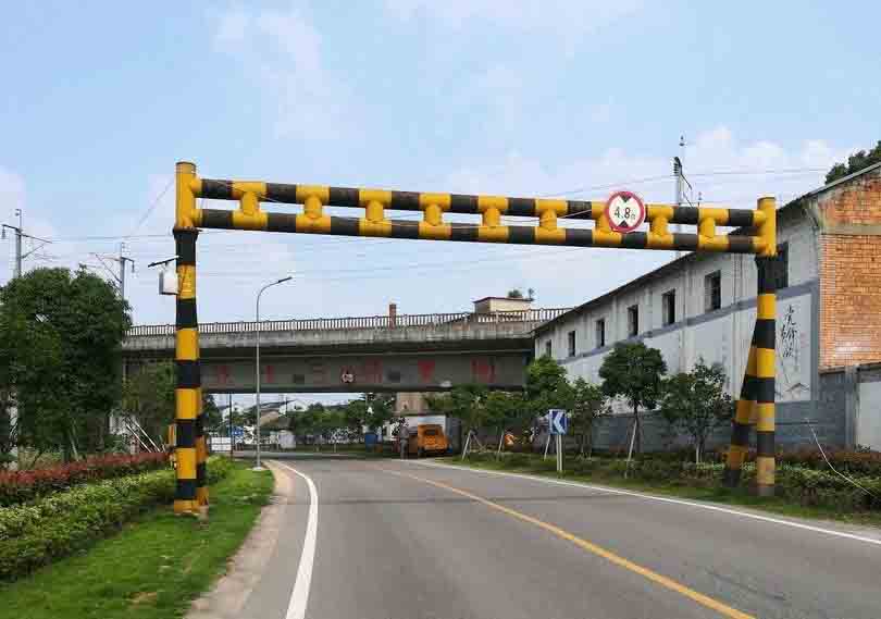 赤峰铁路限高架