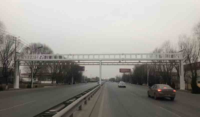 赤峰公路限高杆